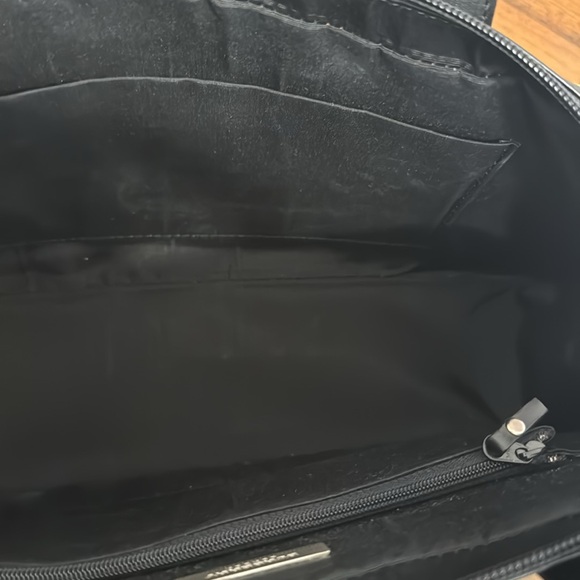 Burberry tote 👜 hand bag A Black Leather and Burberry canvas a beautiful piece. - Picture 11 of 15